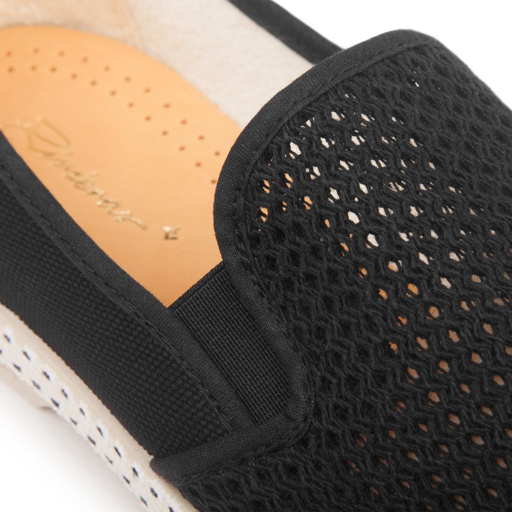 Classic Canvas & Mesh Black