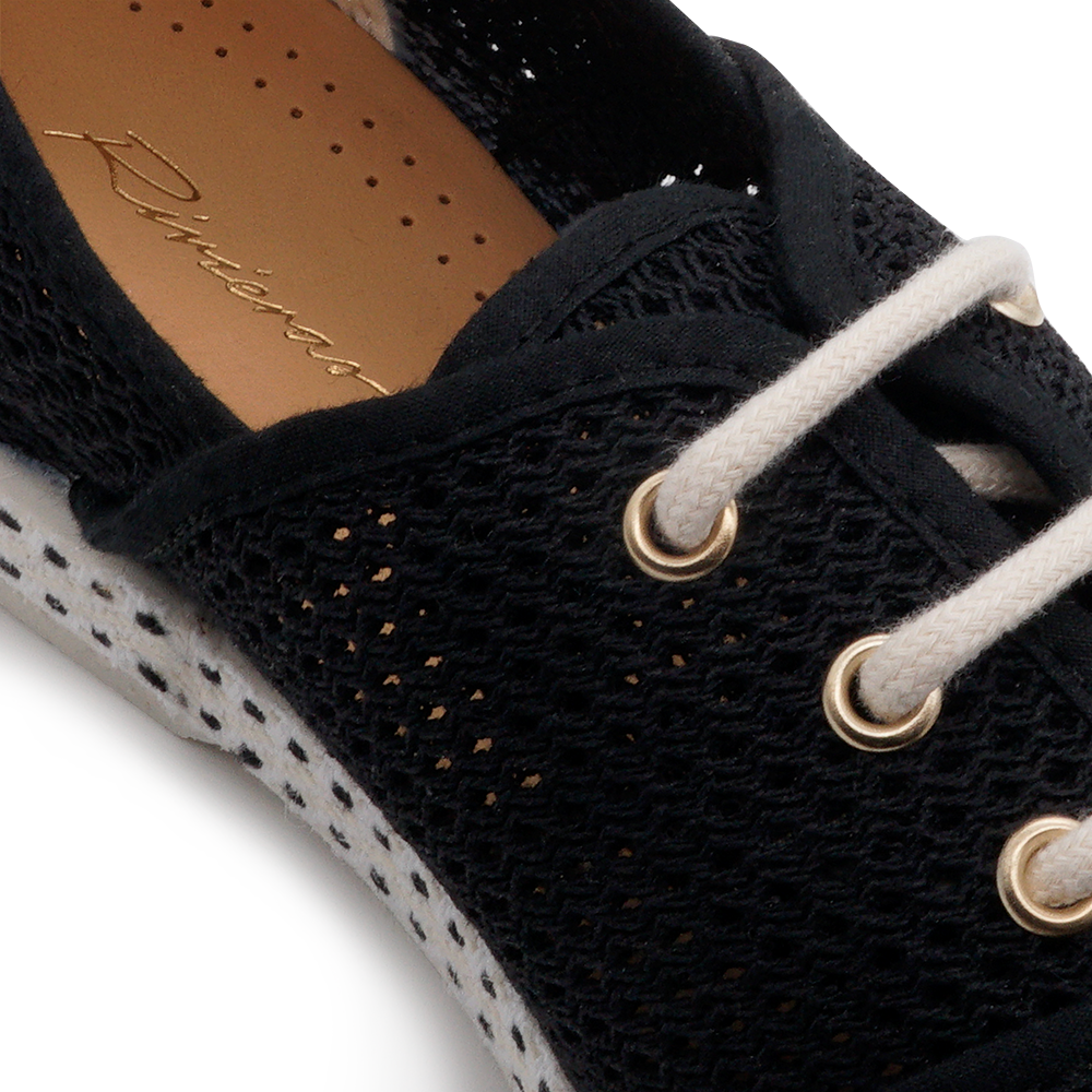 Laces Mesh Black