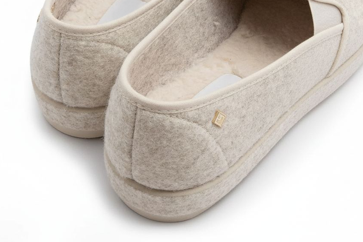 Classique Felt Ecru