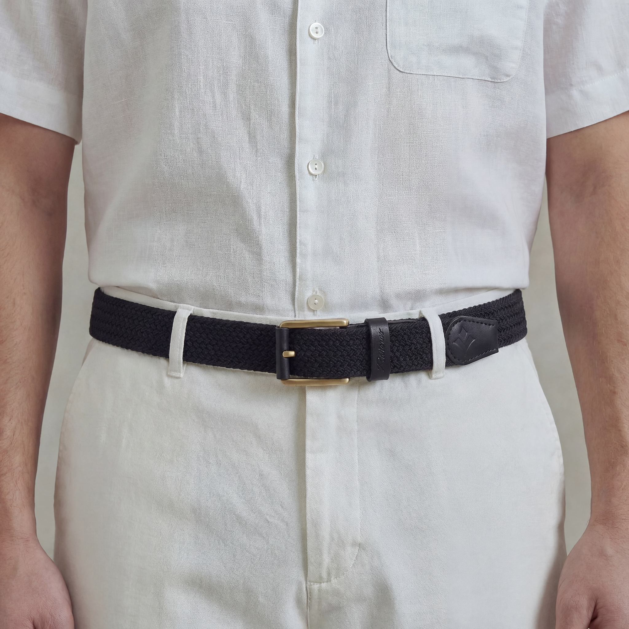 Ceinture tressée avec détails en cuir et boucle dorée
