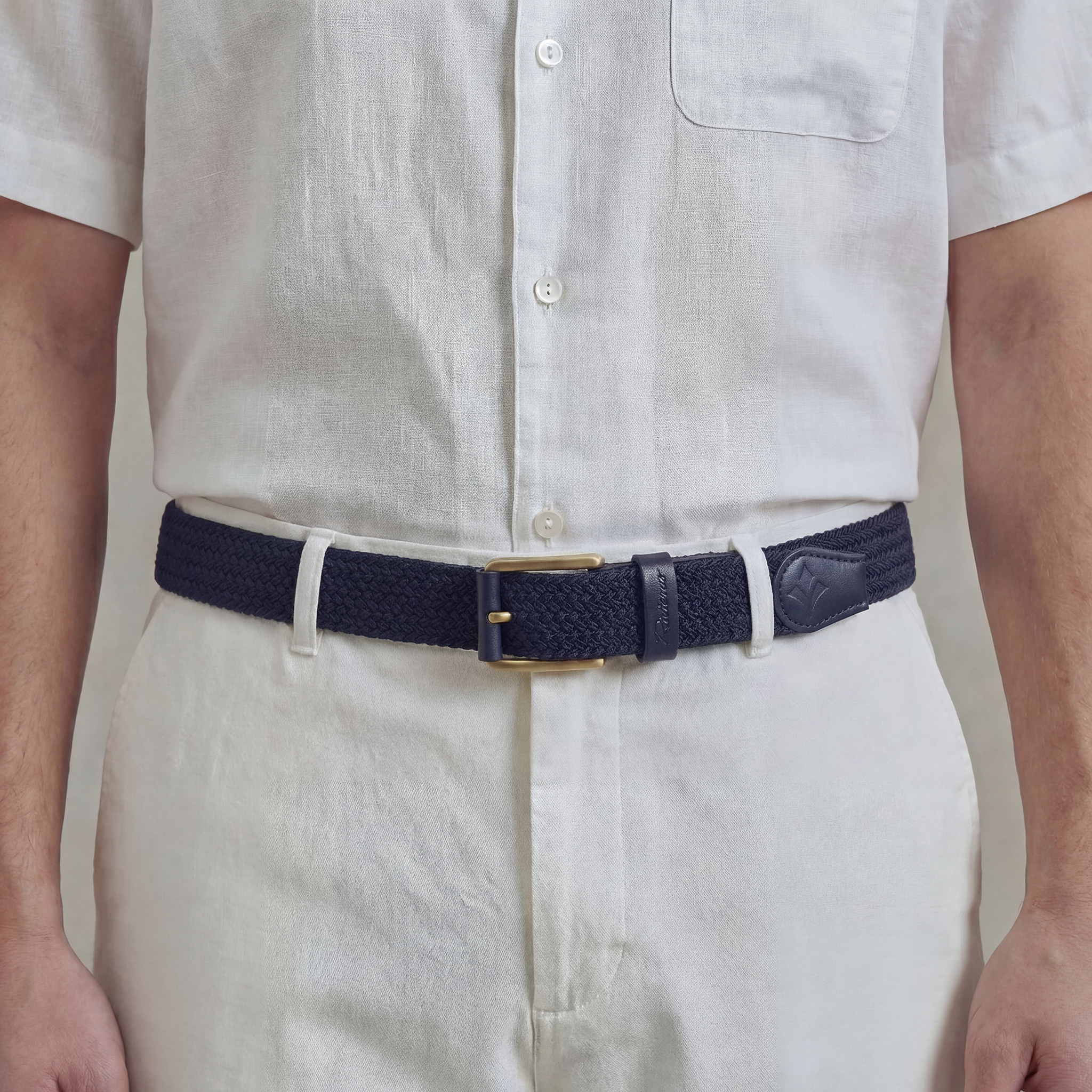 Ceinture tressée avec détails en cuir et boucle dorée