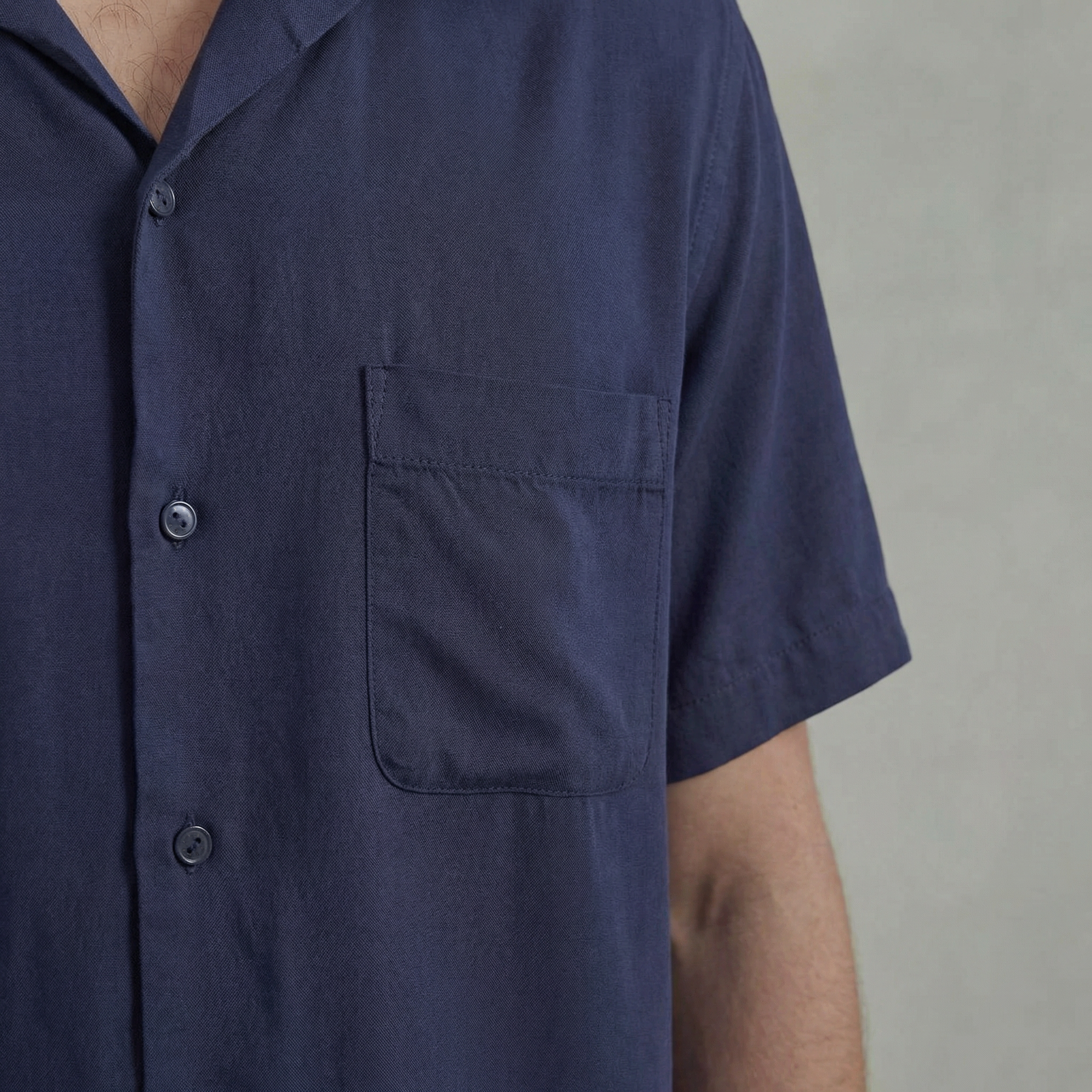 Short Sleeves Shirt in navy Tencel with Shark Collar and chest pocket