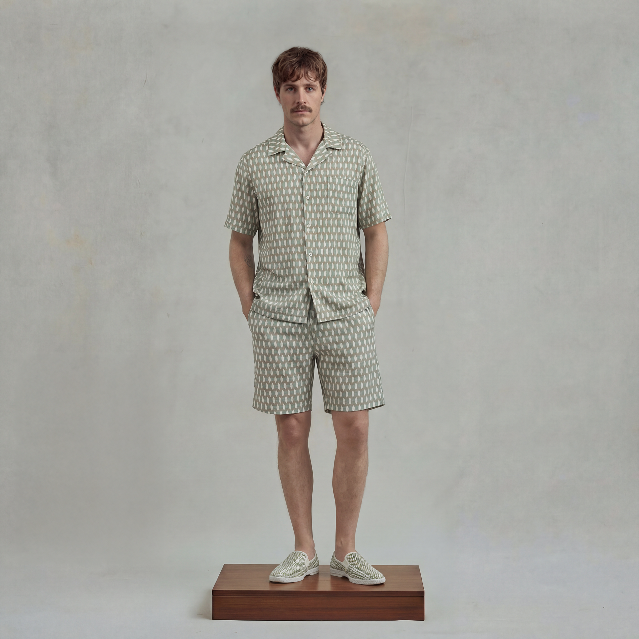 Printed Short Sleeves Lightweight Shirt with Hawaiian collar