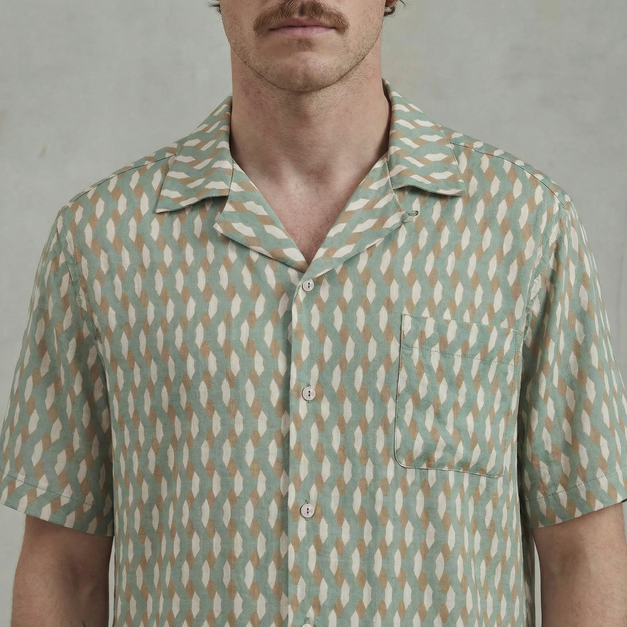 Printed Short Sleeves Lightweight Shirt with Hawaiian collar