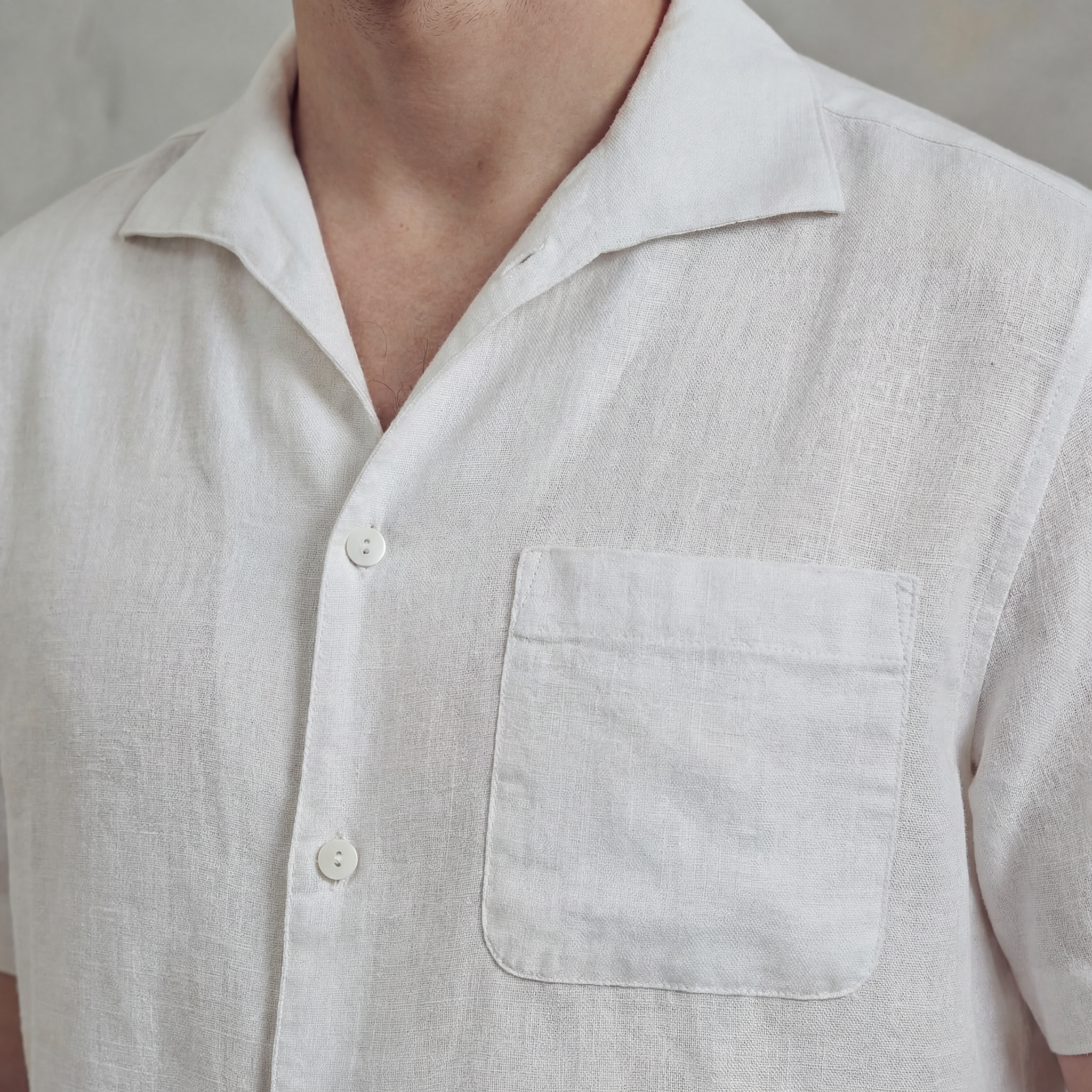 Short Sleeves Shirt in ecru linen with Shark Collar and chest pocket