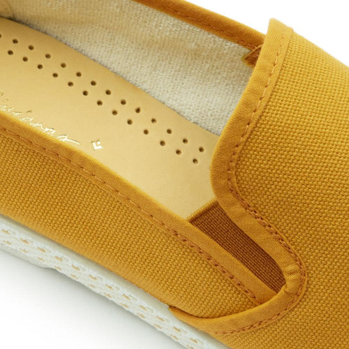 Classic Canvas Curry
